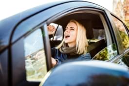 Müde im Auto