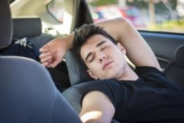 Schlafen im Auto
