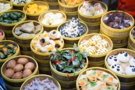 Kleurrijke snacks in Tianzifang, Shanghai