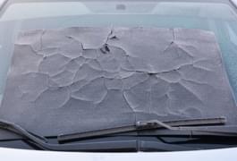 Auto Winterfest machen mit Matte