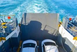 Ferry y carros de arrendamiento
