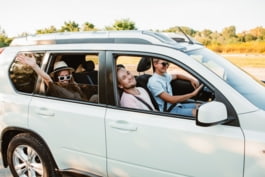 Freunde im Auto