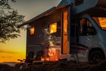 Romantik im Zeltdach-Wohnmobil für zwei
