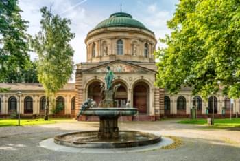 Fuente y baño termal de Karlsruhe