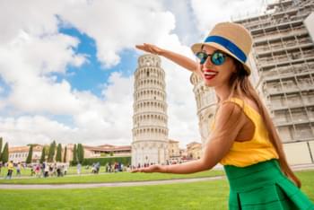 Women next to the leaning tower of Pisa