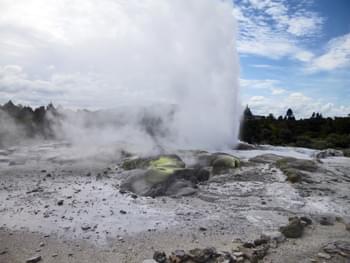 source eau chaude geyser nouvelle zélande