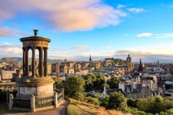 Uitzicht over de prachtige stad Edinburgh