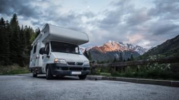 Parkendes Wohnmobil