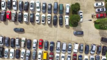 Parkeerplaats van bovenaf