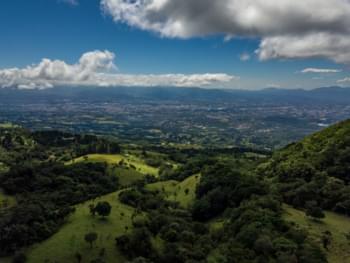 Landschapsgezicht op de provincie Heredia