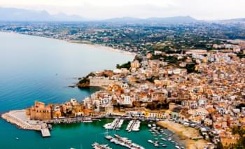 Uitzicht op de haven van Trapani