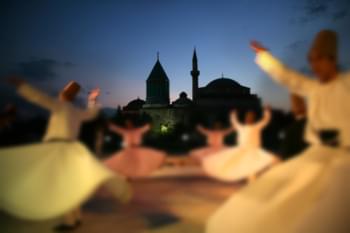 Spettacolo di danza derviscio