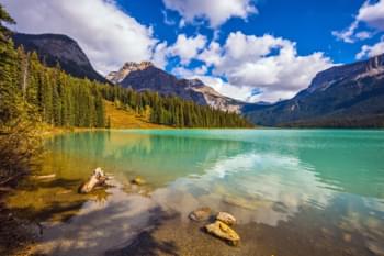 Lac Emeraude Lake Emerald Canada 