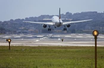 Abflug am Flughafen Neapel