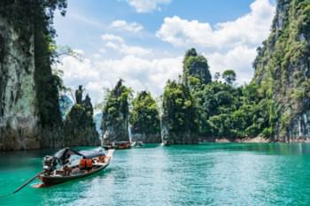 Boot im Meer in Surat Thani