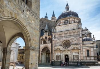 Blick auf die Basilika von Bergamo