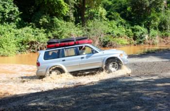 Mietwagen im Wasser