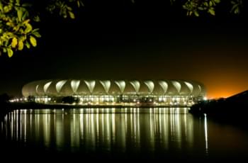 Port Elizabeth Voetbalstadion bij nacht, Zuid-Afrika