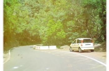 Auto im Gebirge von Teneriffa