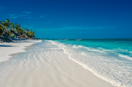 Einsamer Strand auf Sansibar