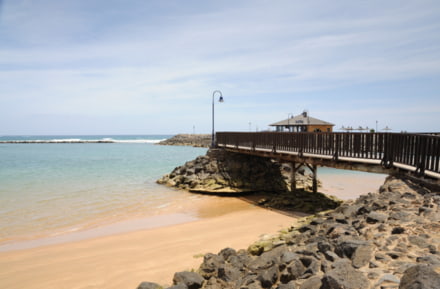 Beach and quay in caleta de fuste