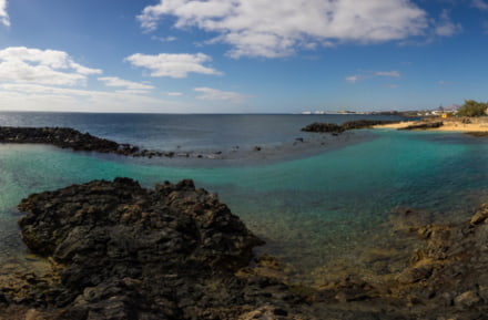 Panorama van de lagune in Costa Teguise