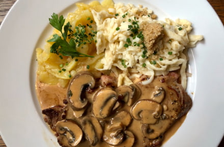 Schnitzel met crème en spaetzle