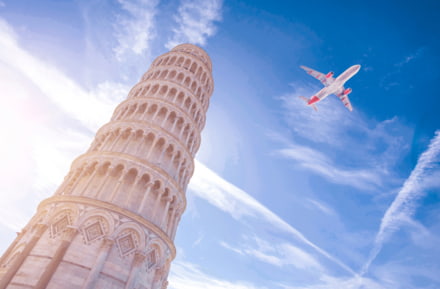 Avión sobre Pisa