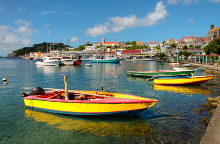Boote im Hafen von St. George's