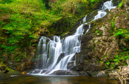 Cascada en el Parque Nacional de Killarney, Irlanda