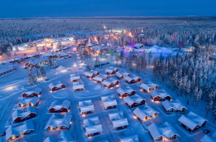 Blick über Weihnachtsdorf in Rovaniemi