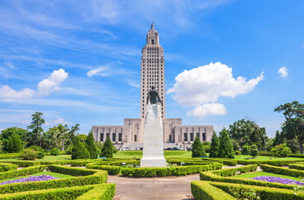 En coche de alquiler a la capital de Luisiana, Baton Rouge.