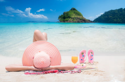 Pura relajación en la playa en Pattaya, Tailandia