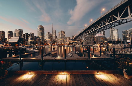 Puerto de Vancouver por la noche