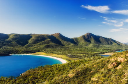Blick über die Wineglass Bay, Tasmanien