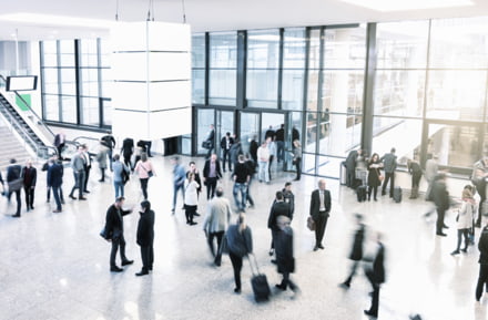 Mensen op de luchthaven