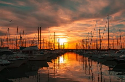 Sonnenuntergang am Hafen von Civitavecchia, Italien