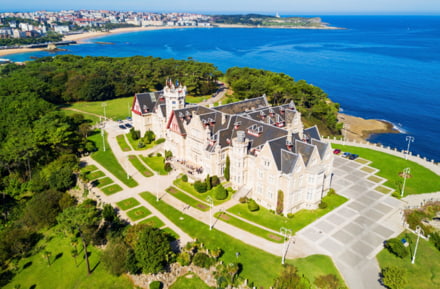 Gezicht op het Palacio de la Magdalena, Santander