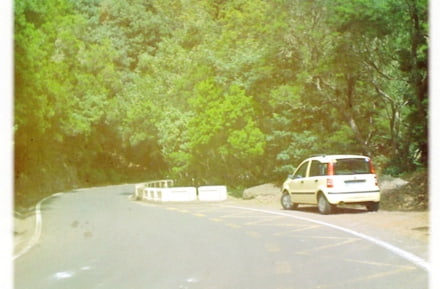 Auto im Gebirge von Teneriffa