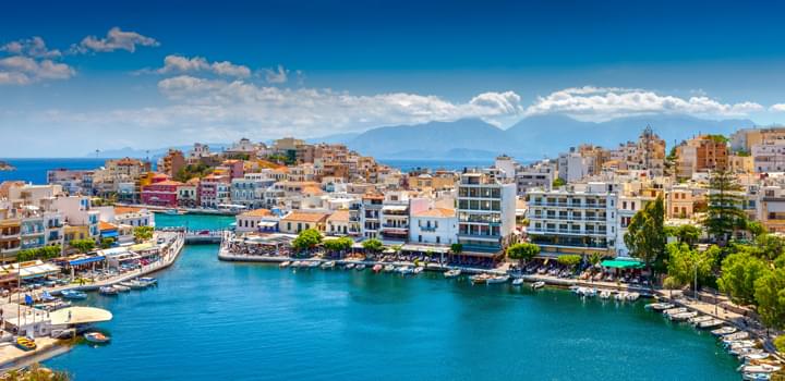 Verken de kustplaats Agios Nikolaos met een huurauto