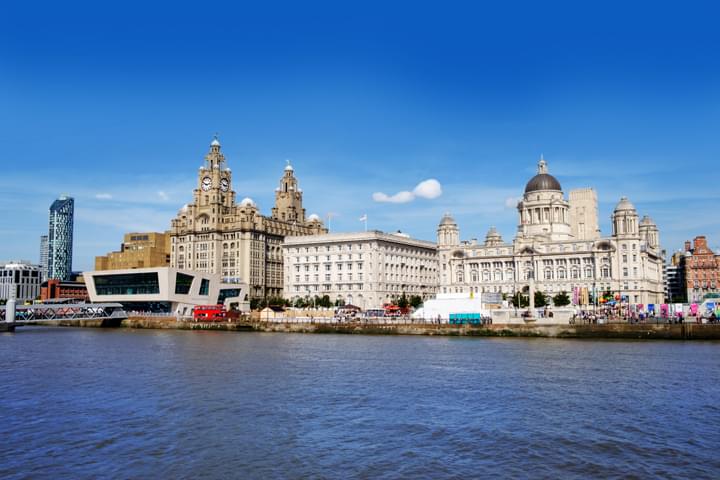 Skyline Liverpool met musea vanaf het water
