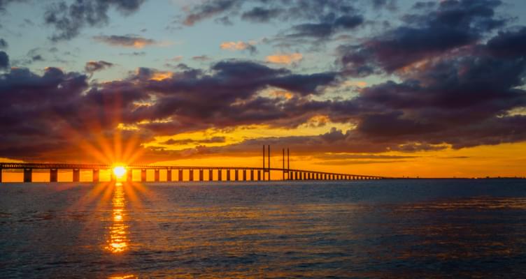 Erlebnisreiche Brückenfahrt: Eine Fahrt über und unter der Ostsee