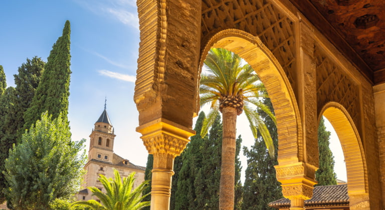 Andalusien im Frühling: Roadtrip durch weiße Dörfer und blühende Haine