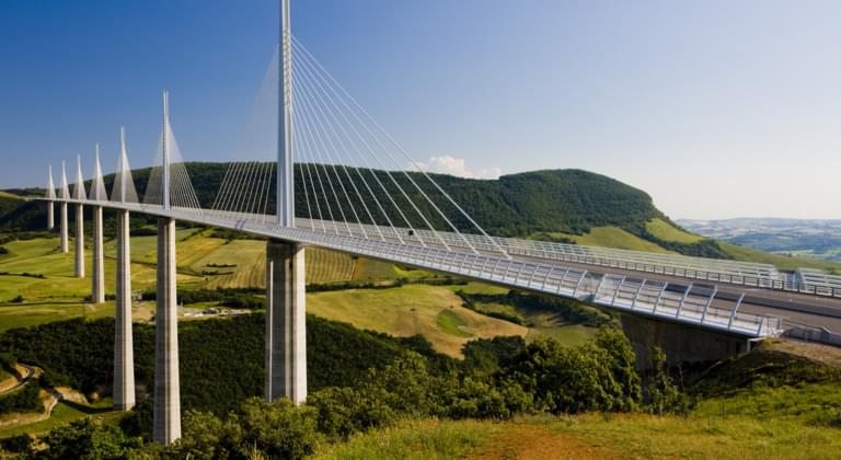 Erlebnisreiche Brückenfahrt: Die höchste Autobahnbrücke der Welt