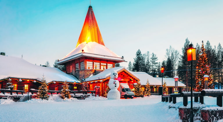 Weihnachtsurlaub in Lappland mit dem Mietwagen: Dein perfekter Winter-Roadtrip  