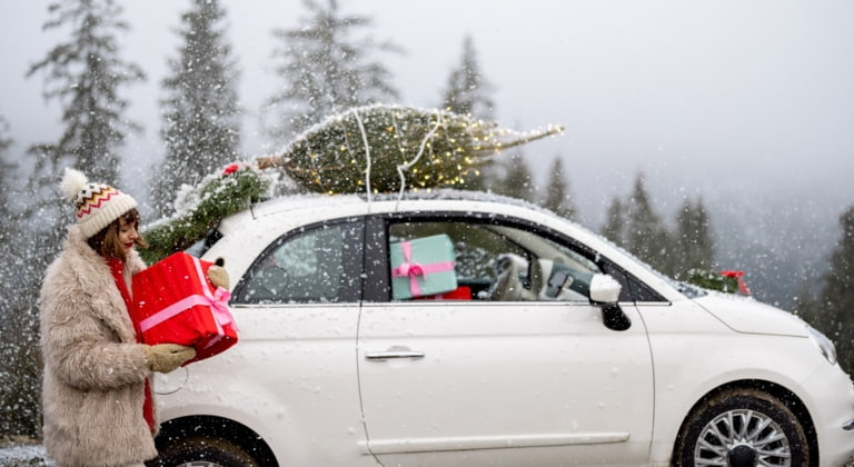 Weihnachtsbaum und Mietwagen: So transportierst Du Deinen Tannenbaum sicher