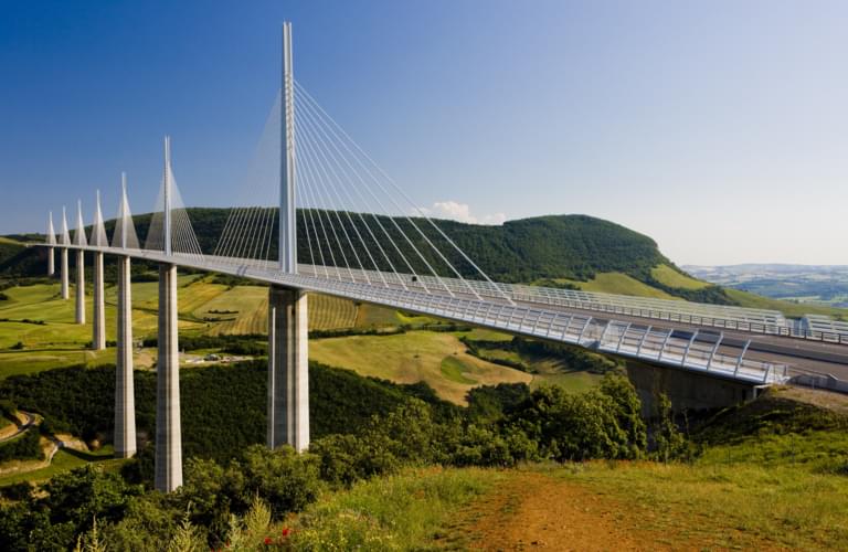 Erlebnisreiche Brückenfahrt: Die höchste Autobahnbrücke der Welt